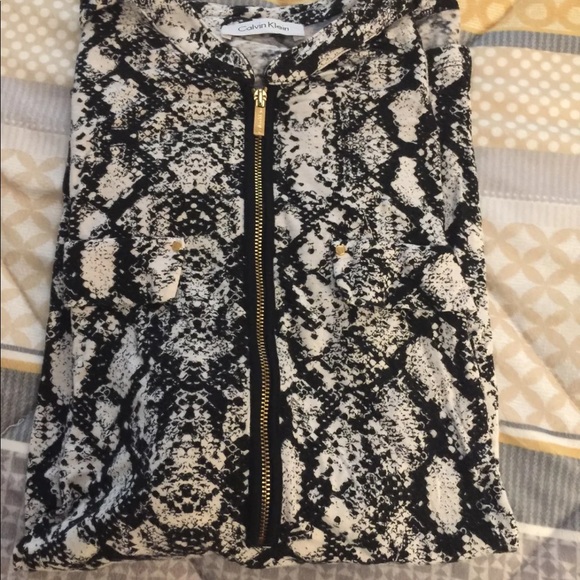 Calvin Klein Medium Sleeved Shirt in size XL - Picture 2 of 4